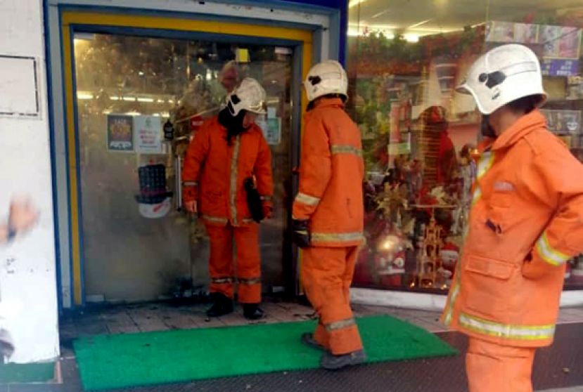 玩具店遭人抛掷&ldquo;梨花弹&rdquo;，消拯人员到场戒备。