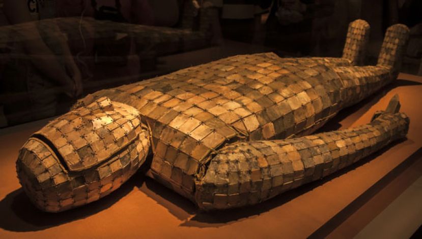 南京博物院的镇馆之宝银缕玉衣。