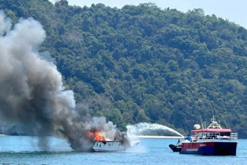 泰国普吉岛快艇爆炸，5人受伤 1人失踪。