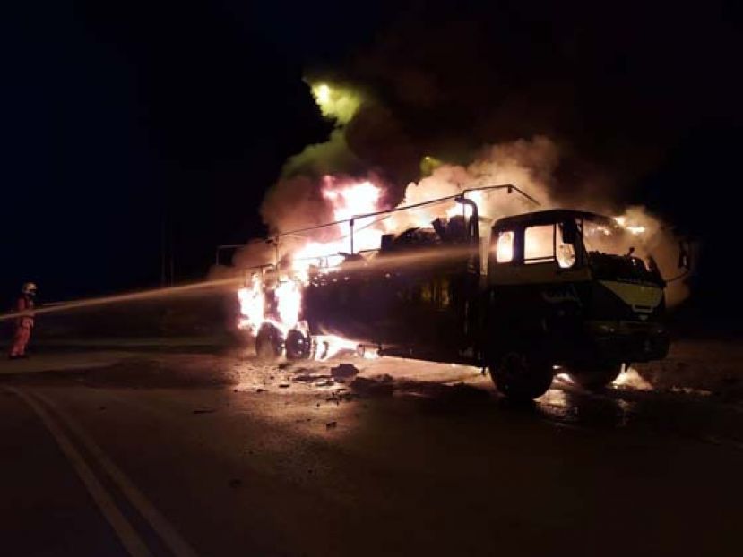 熊熊烈火将罗厘焚烧。