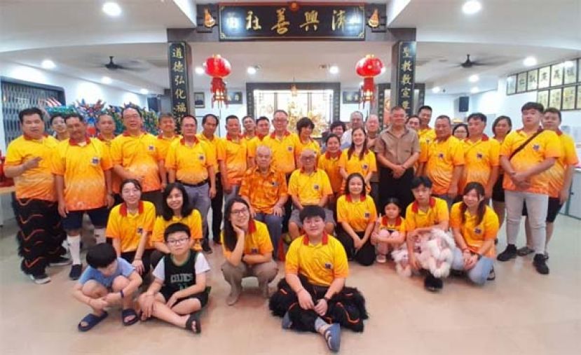 济兴善社众德生庆祝华光大帝神诞祈福；中为社长陈瑞兴。