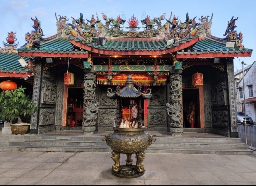 花香街凤山寺。