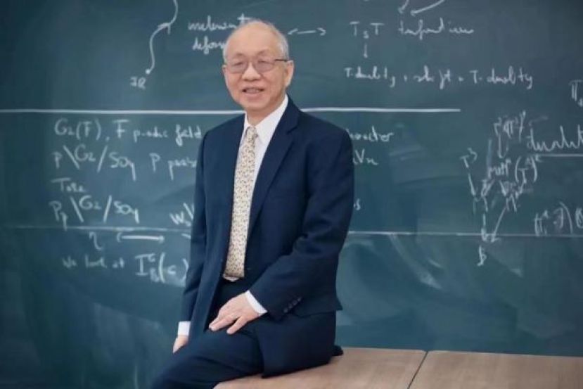 数学家丘成桐建议，人类头脑跟AI一同解决难题。