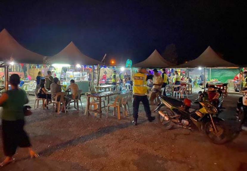 警方突击诗巫再也饮食坊。