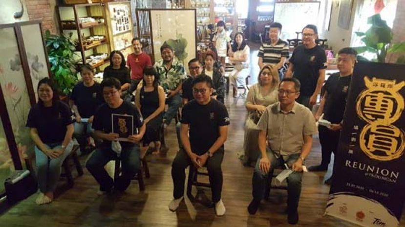 &ldquo;团圆浮罗岸&rdquo;街头摄影展开幕礼，前排右二为浮罗岸区州议员黄庆伟。