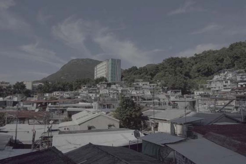 牛奶公司员工宿舍屹立在薄扶林村中，2005年起荒废至今。