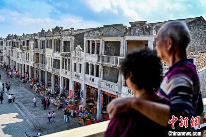 广东台山梅家大院成游客的热门旅游打卡地。