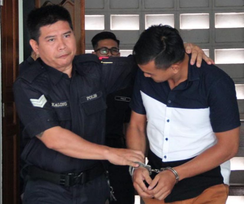 前警员伪造文书申请贷款认罪后遭判罚款、坐牢兼打鞭。