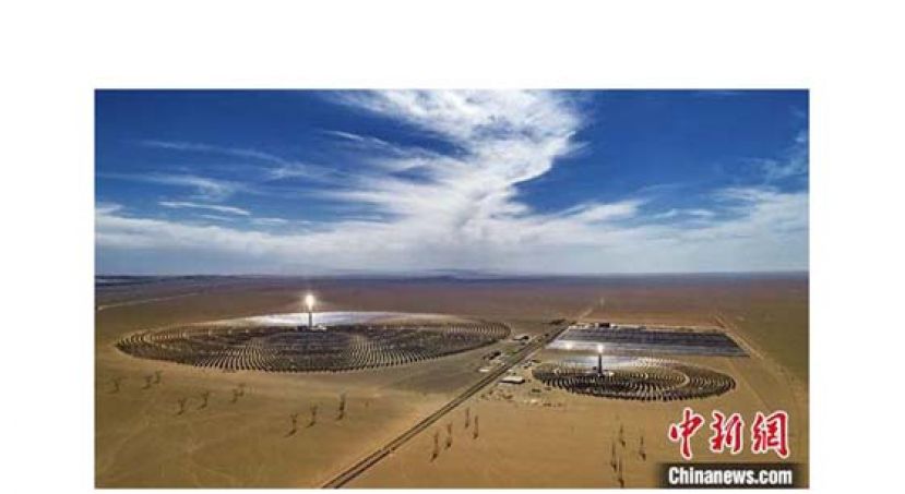敦煌境内的中国首个百兆瓦级熔盐塔式光热电站。