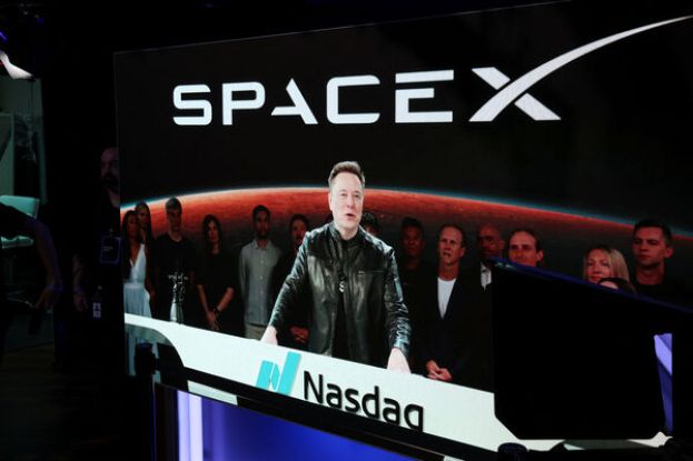 ▲SpaceX挂牌首秀站上161美元，创办人马斯克远距连线敲市钟。