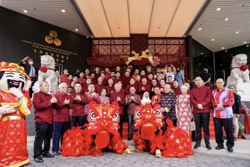 首相伉俪出席中总新春联欢午宴与来宾大合照。