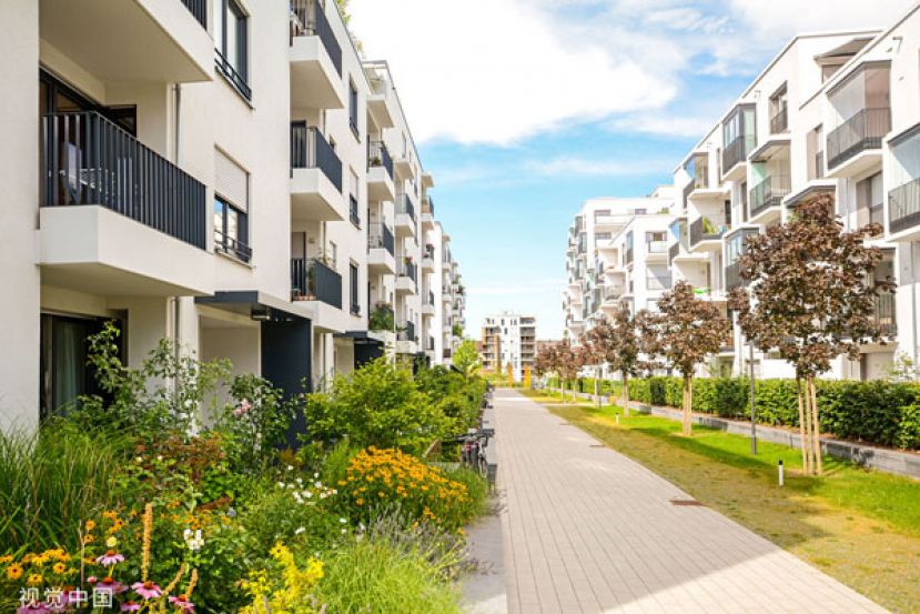 新加坡新私宅买家的年龄中位数呈现明显下降趋势，从2015年的45岁降至2022、2023年的39岁。