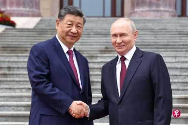 普京(右)说习近平（左）是他珍贵的朋友。
