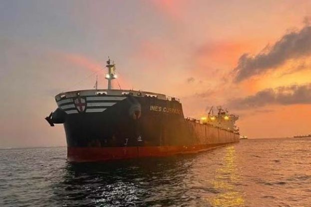 樟宜岸外发生漏油事故。