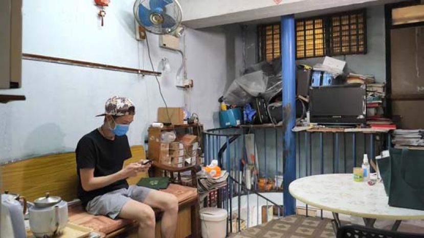 旋转楼梯可由地铺直接通往楼上单位，算是公屋中的复式单位。
