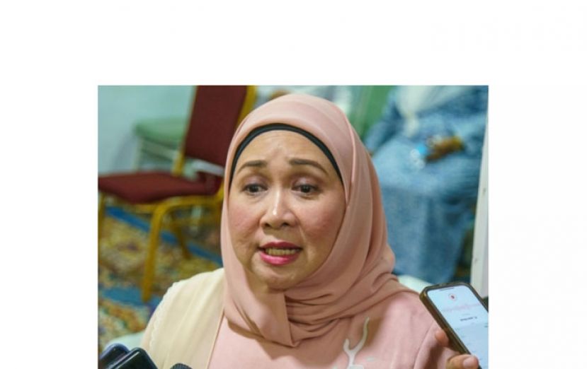 拿督莎丽花哈茜达。