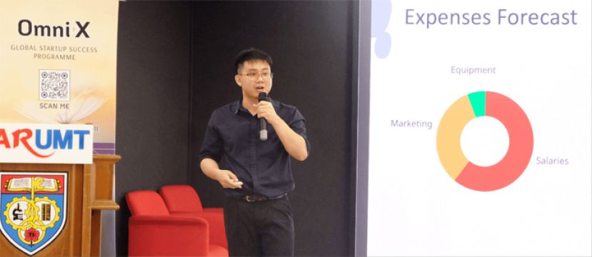 李权津胸有成竹的在&lsquo;拉曼理工大学Omni X全球创业成功项目&rsquo;创意展示日向投资者和同行策略性地推销自己的灵感创意。