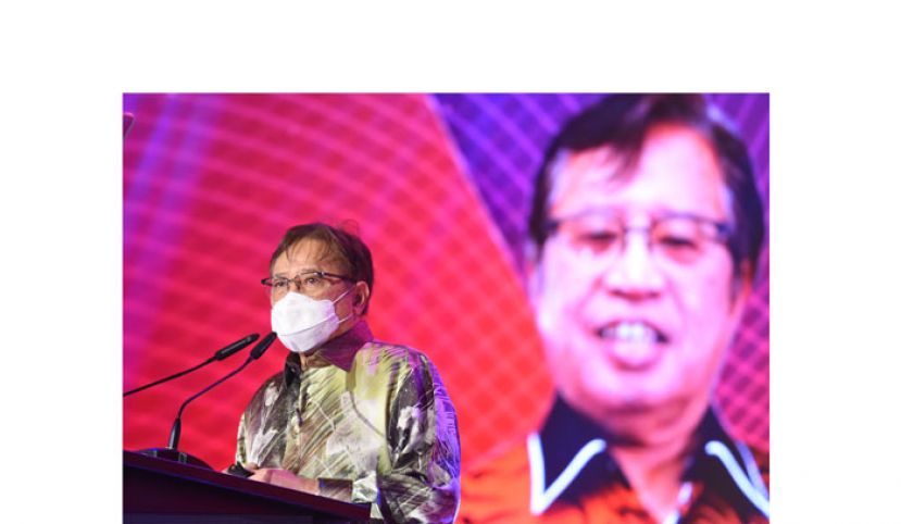 砂首长拿督巴丁宜阿邦佐哈里。
