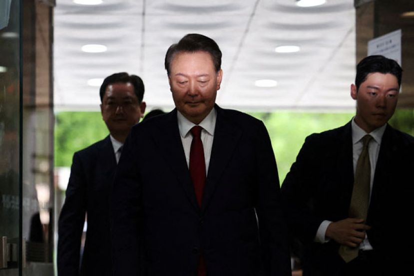 尹锡悦发动紧急戒严，涉嫌内乱罪，检方求处死刑。