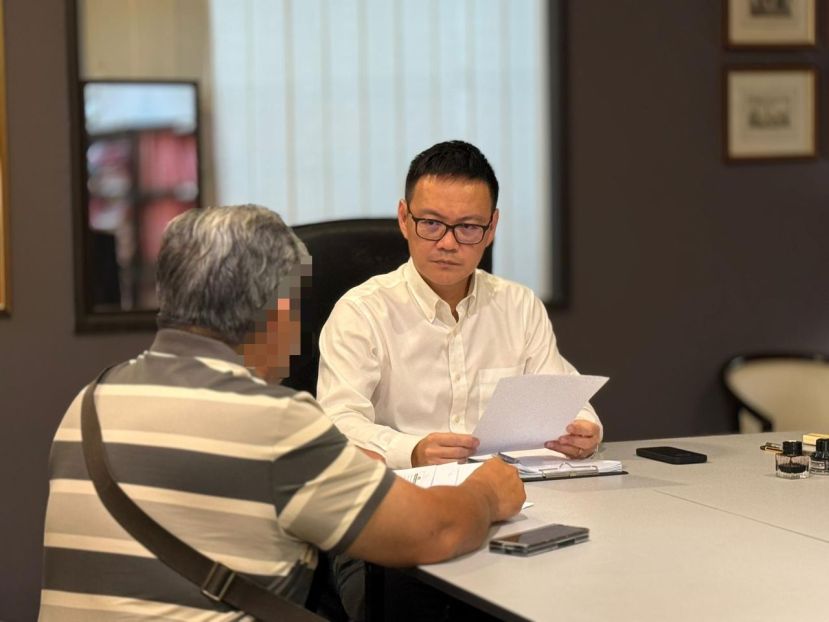 砂人联党公共投诉局主任符祥威与该名商人了解整个诈骗情况。