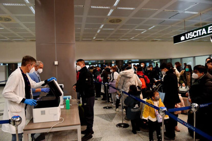 意大利、日本、美国等多国对中国入境旅客实施新防疫措施。图为米兰马尔片萨机场。