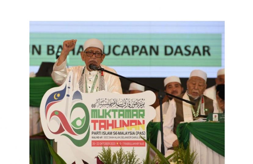 哈迪阿旺在伊党大会上致词。