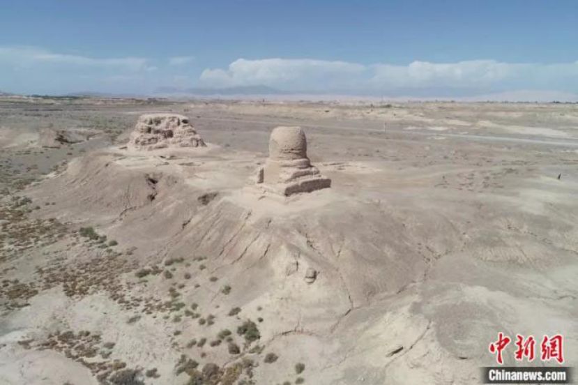 莫尔寺遗址矗立的&ldquo;一圆一方&rdquo;两座佛塔。