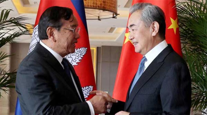 王毅28日云南玉溪和柬埔寨外长布拉索昆会面。