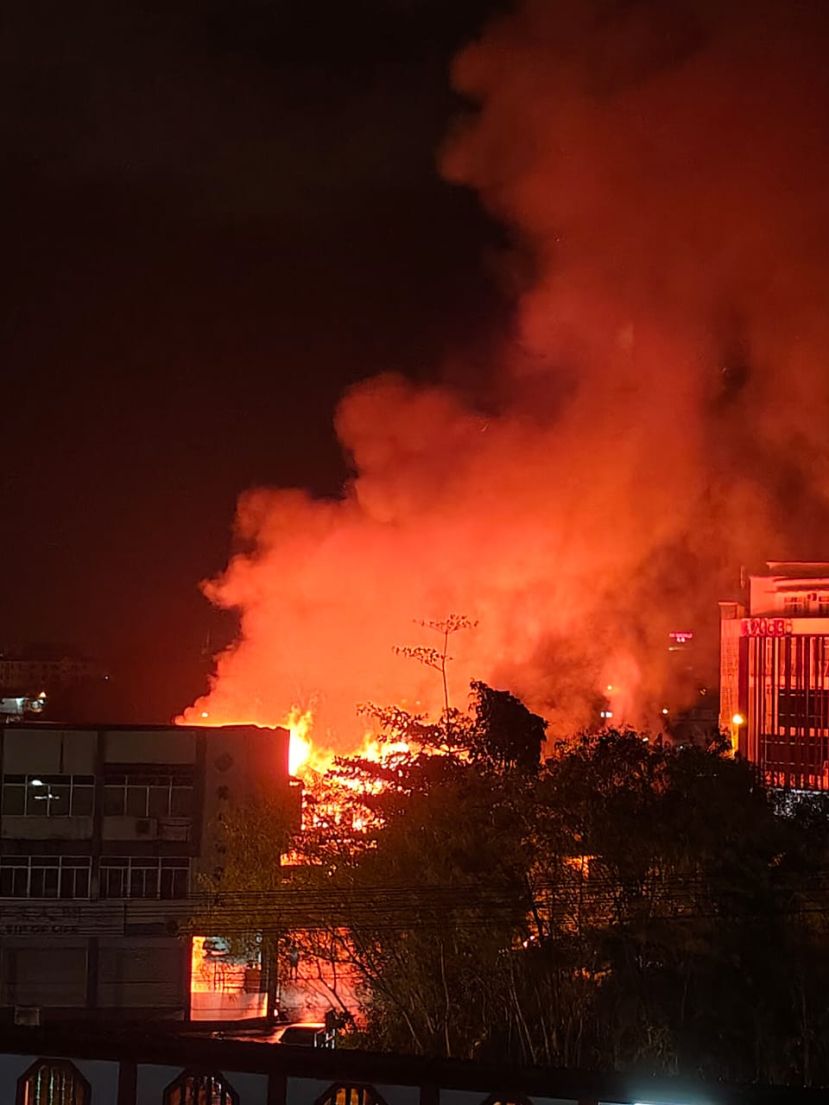 巴都林当路Dirgahayu大厦附近   一间两层民宅严重烧毁