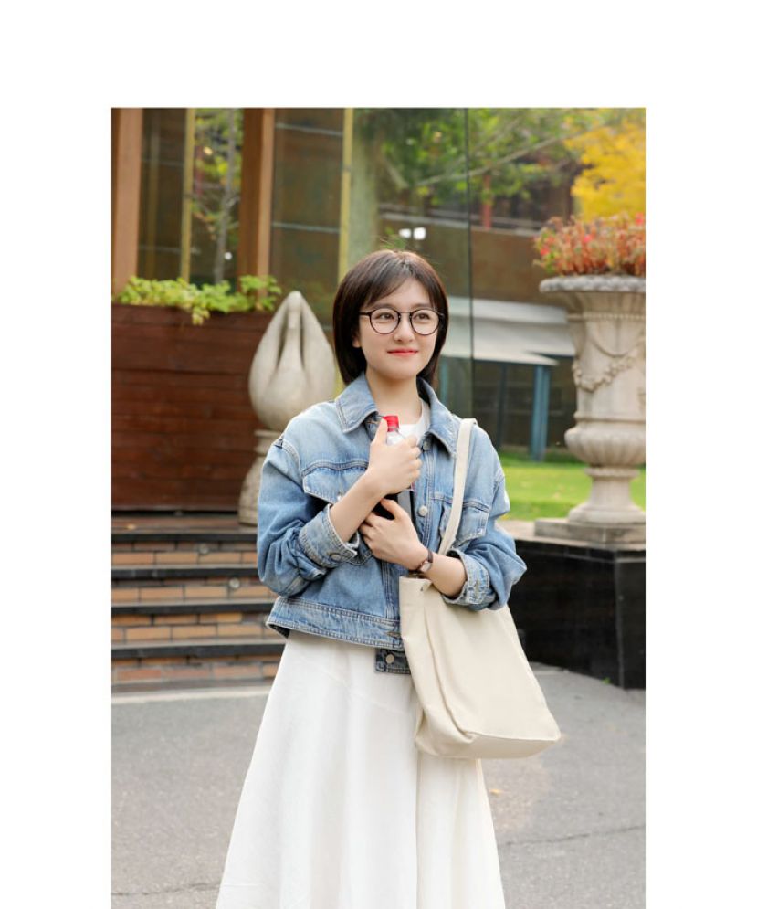 李兰迪在电视剧《一路朝阳》中饰演李慕嘉。