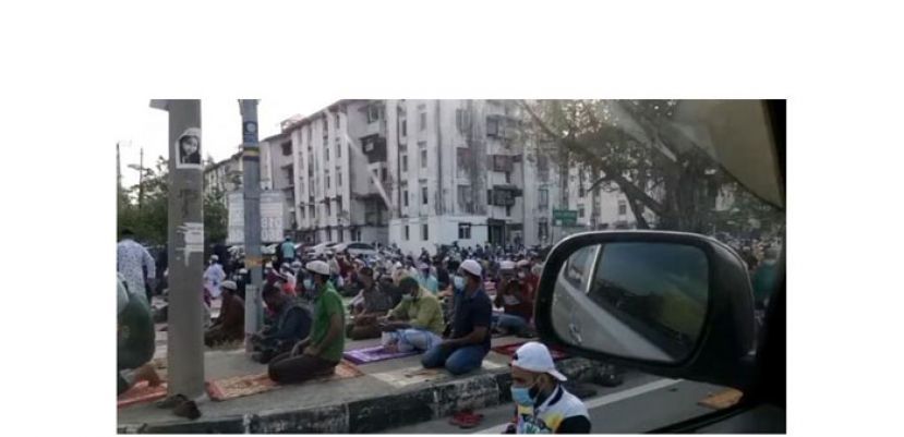 网传逾百外劳在哈志节当天集体露天祈祷。