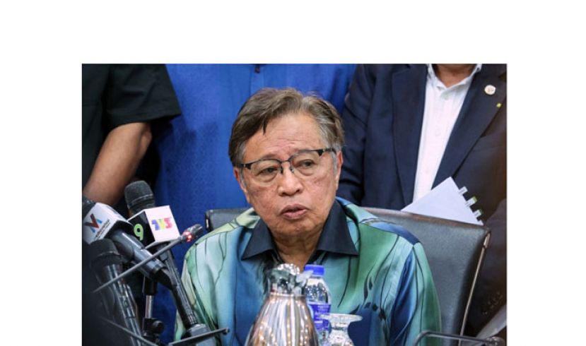 砂总理拿督巴丁宜阿邦佐哈里。