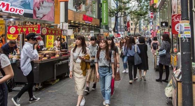 韩国下周起全面解除户外戴口罩令。