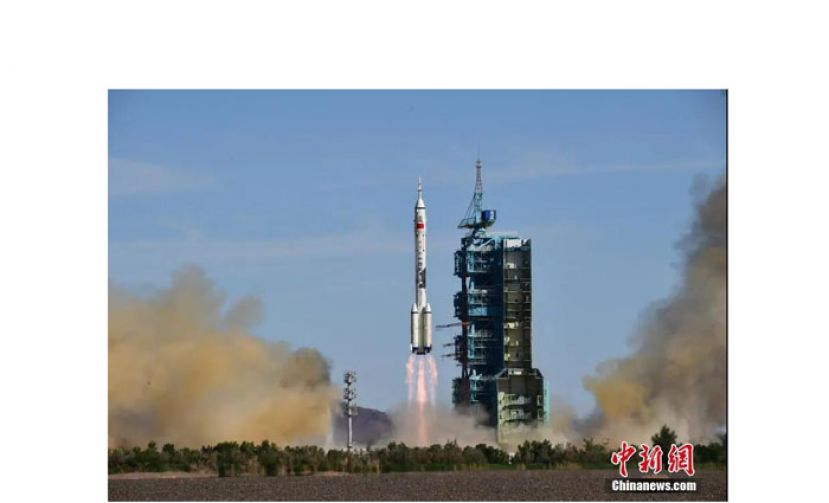 长征二号F遥十二运载火箭发射升空。