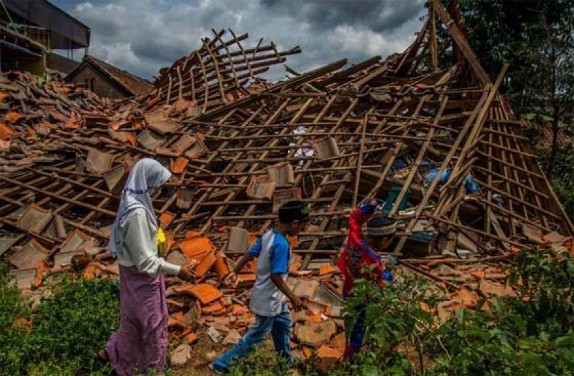 西爪哇省展玉县的5.6级地震造成的死亡人数已上升至331人，尚有11人失踪。