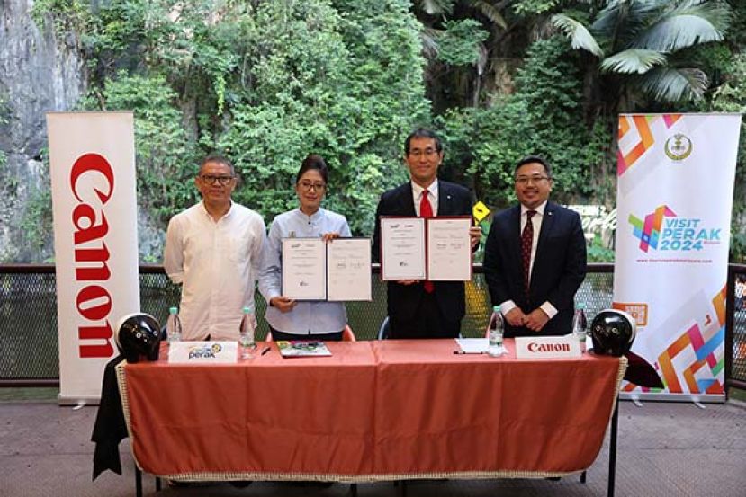 左起Majuperak控股有限公司资产设施管理高级经理Nor Azman Zulkifli、霹雳州旅游局首席执行员Nurmalis Musa、佳能营销马来西亚公司总裁兼首席执行员吉開俊二、佳能营销马拉西亚公司槟城分行主管Daren Tan。