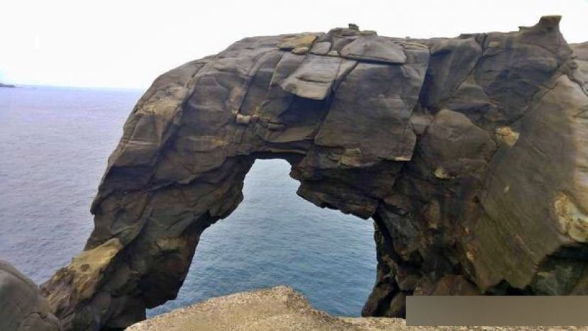 象鼻岩15日因为长期侵蚀崩塌。