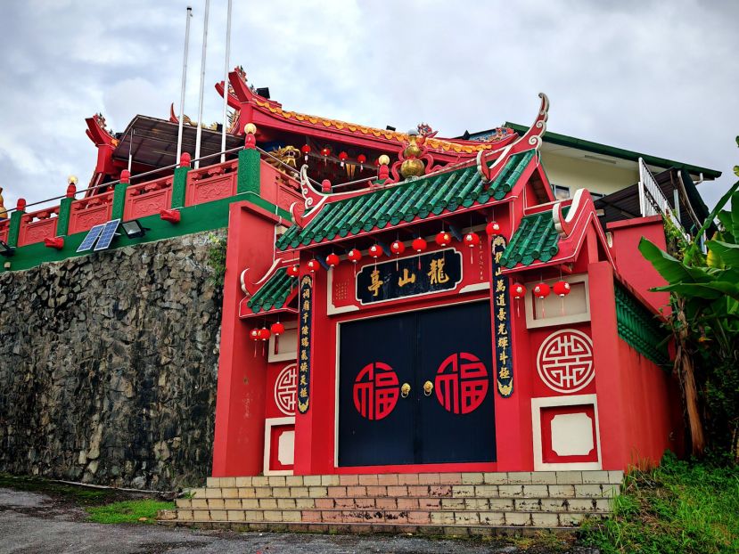 古晋龍山亭福德祠大伯公廟。