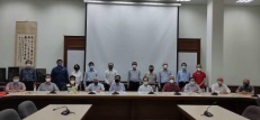 前排左起：董总中委黄再兴、华总副总秘书杨有为、董总中委罗志昌、独大主席赵燊儒、董总署理主席陈友信、董总主席陈大锦、教总主席谢立意、教总秘书长陈清顺、董总副主席杨应俊和独大总务蔡庆文。