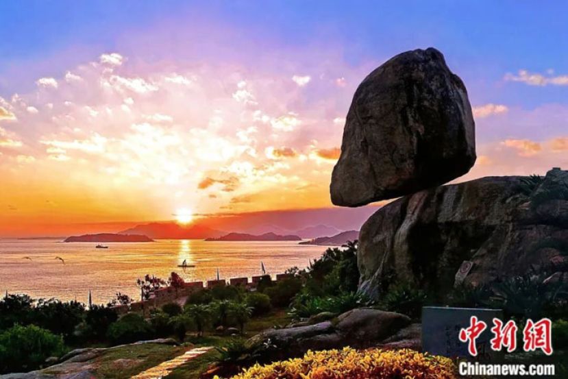 东山风动石景区。