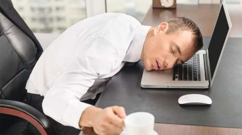 日间易疲倦，专家列举4个可能原因。