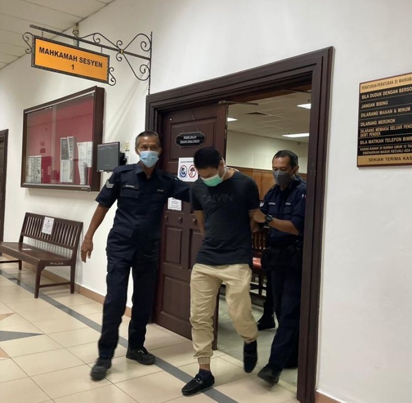 坐牢12年的青年一摄。