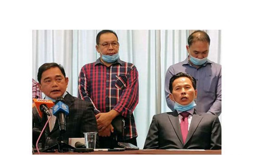 拿督占士拉迪（左）和拿督利慕斯朱里（右）宣布退出沙民统党。