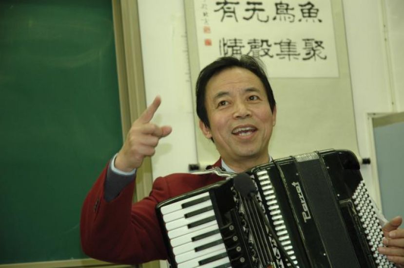 庞中华。