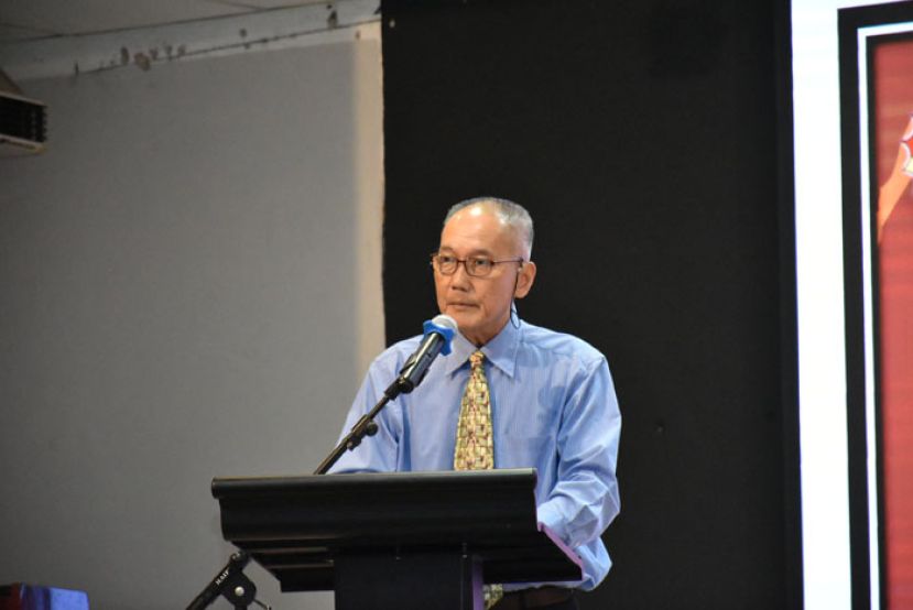 古晋中中学校董会署理主席高伟宁.