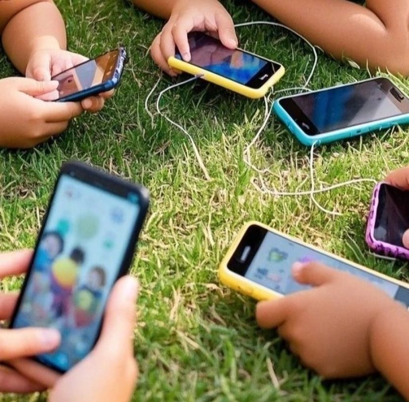 希腊明年起禁15岁以下儿童用社交媒体 民调：约8成受访者支持。