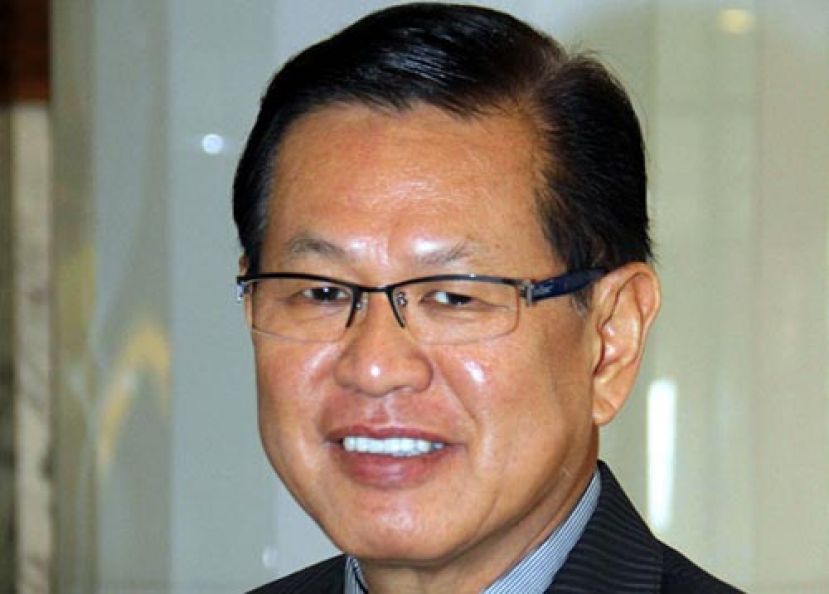 砂交通部长拿督李景胜表示，为了让本州的公交车计划顺利推行，因此呼吁联邦交通部根据阶段巴士服务转型计划，尽快发放&ldquo;巴士援助基金&rdquo;（ISBSF）给砂拉越巴士运输公司协会和古晋城市巴士联营有限公司。