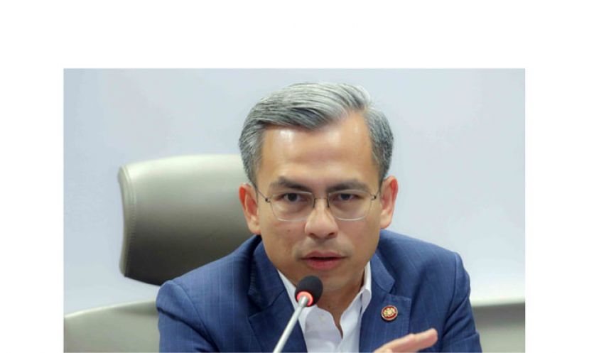 通讯部长法米。