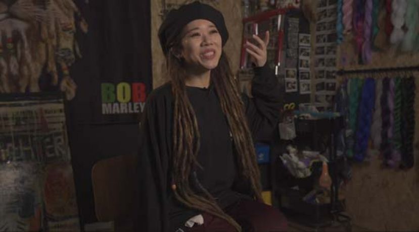 曾经有人在街头上看见Janette留雷鬼头，投以否定目光。