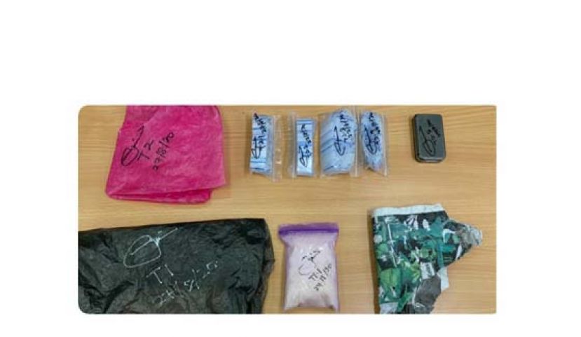 诗巫警方肃毒组在嫌犯车上起获的毒品。